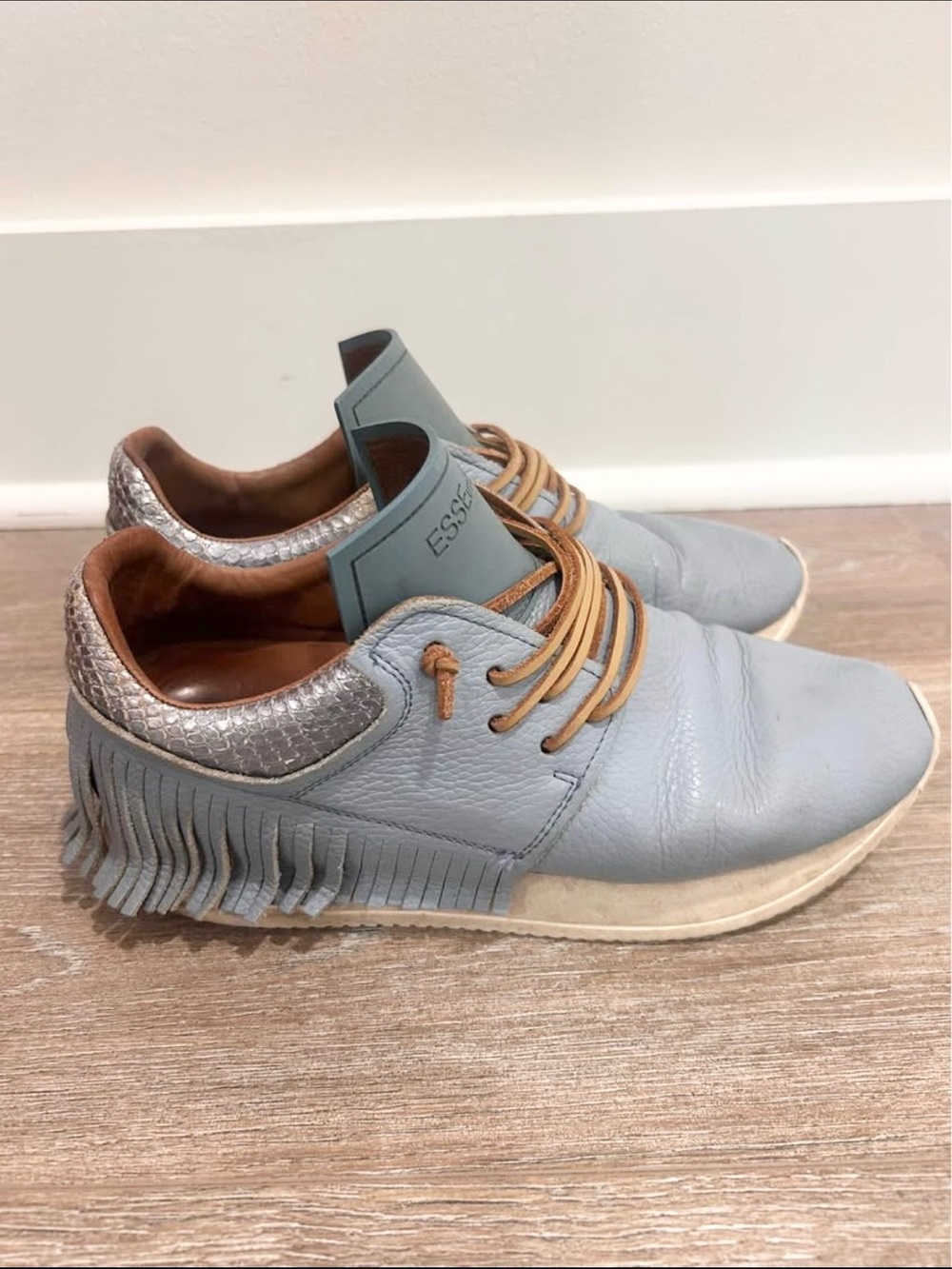 Esseutesse leather sneakers with fringe